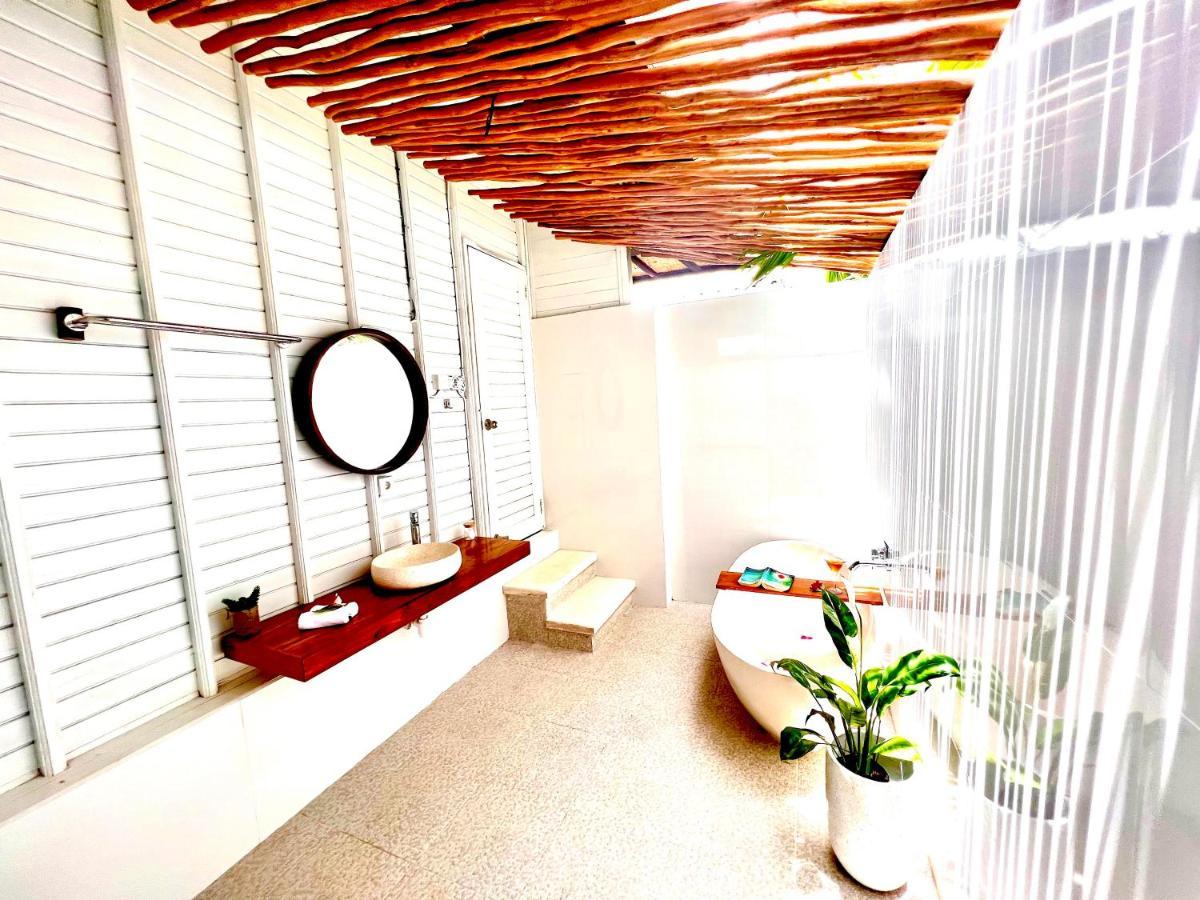 Mista Ceningan'S Beach Bungalows Previously The Kubu 221 レンボンガン島 エクステリア 写真