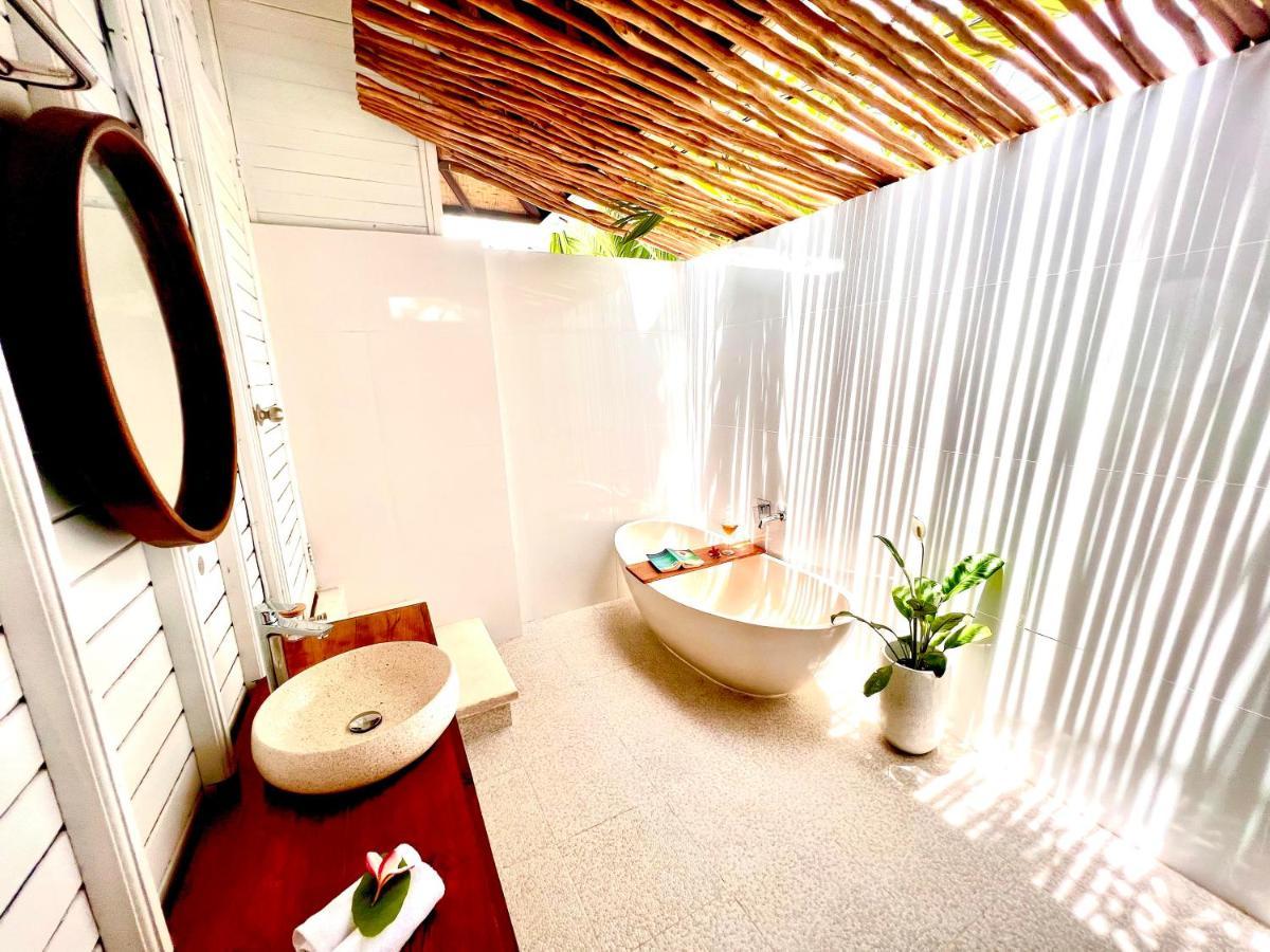 Mista Ceningan'S Beach Bungalows Previously The Kubu 221 レンボンガン島 エクステリア 写真