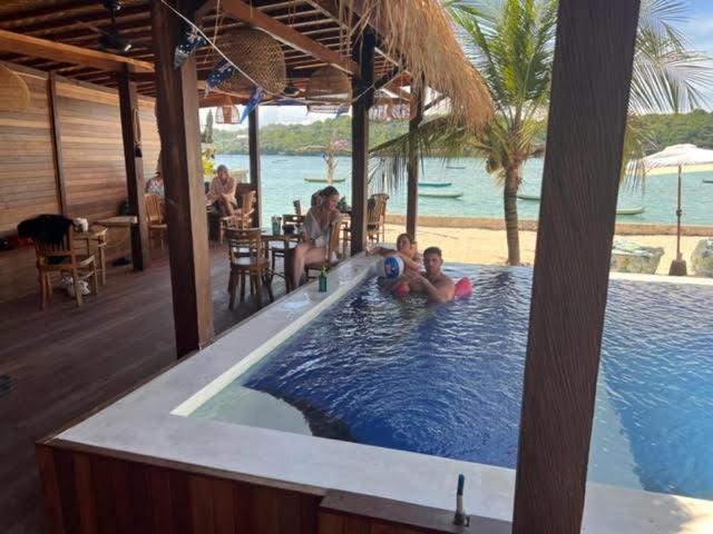 Mista Ceningan'S Beach Bungalows Previously The Kubu 221 レンボンガン島 エクステリア 写真