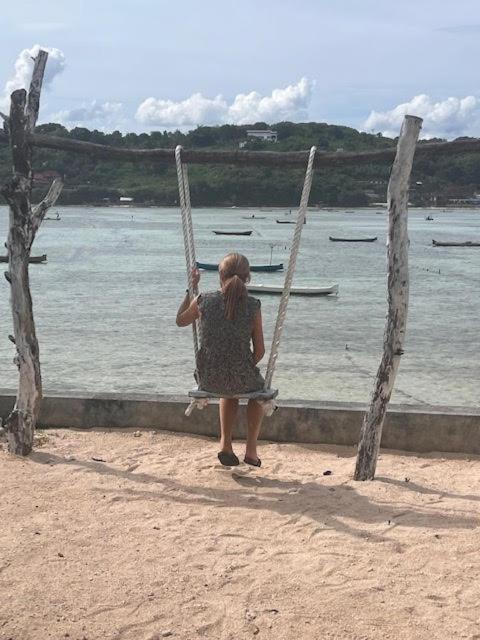 Mista Ceningan'S Beach Bungalows Previously The Kubu 221 レンボンガン島 エクステリア 写真